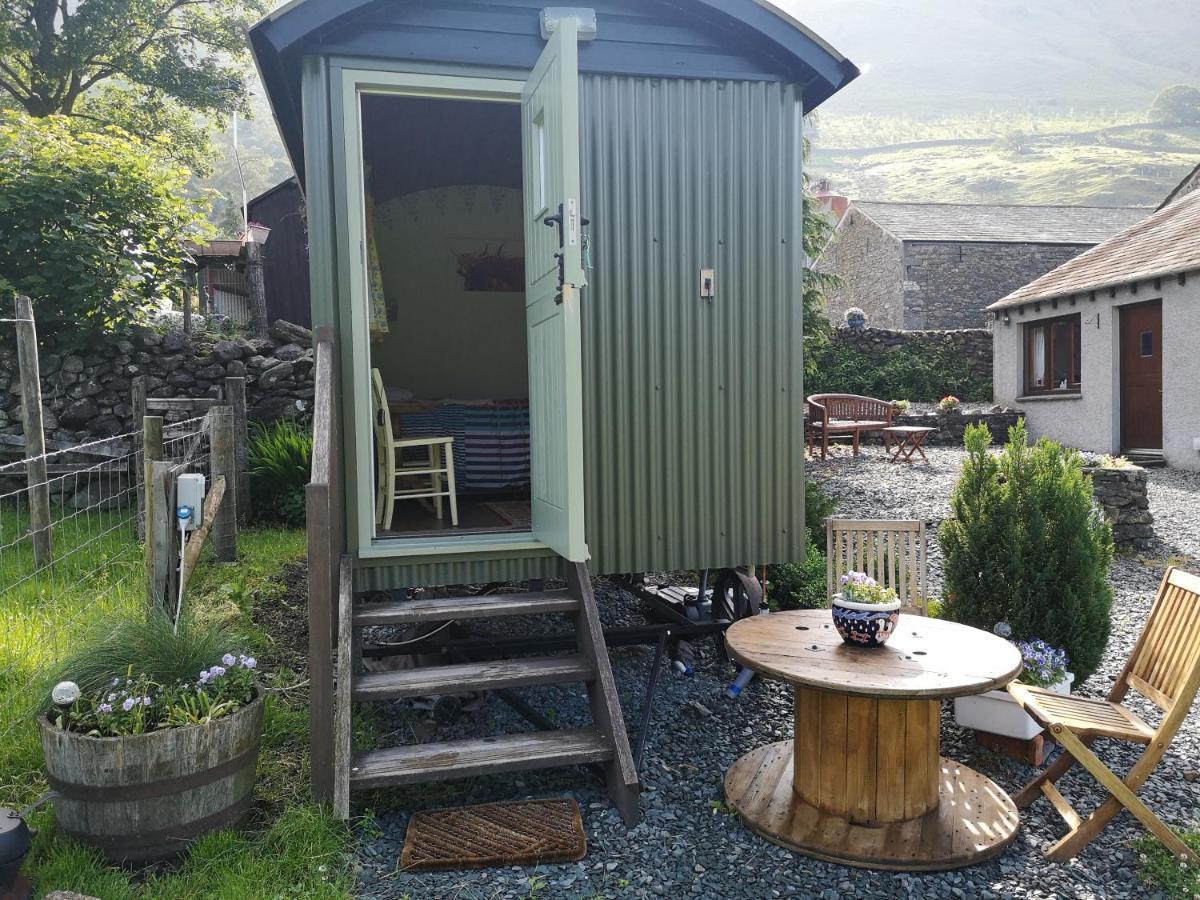 Shepherds Hut Dolly Wagon Кесвик Екстериор снимка