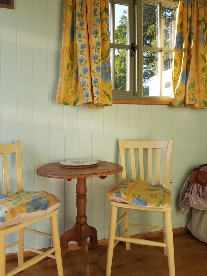 Shepherds Hut Dolly Wagon Кесвик Екстериор снимка
